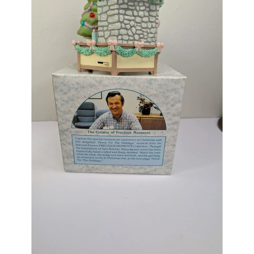 1990 Previous moments home for the Holidays Lighted‎ Animated Music box